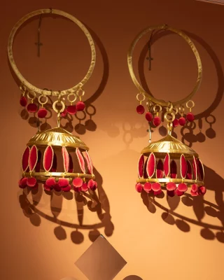 Less than a month left of Makers Space with Monica Rani Rudhar!  As the days get warmer, the Makers Space is the perfect local place to get creative and hang out. 
With lots of activities available like colouring in and sketching, inspired by Monica’s Indian and Romanian heritage, it’s a great space to sit and chill in cool aircon as you create! Free entry and all welcome.  @blacktowncitycouncil @creatensw @monicaranirudhar  #BlacktownArts #BlacktownCityCouncil #MakersSpacewithMonicaRaniRudhar #Free #Summer  --- 
Images: Makers Space with Monica Rani Rudhar, 2025, photos by Garry Trinh  ID: Image 1, 2 large gold and red earring soft sculptures hang on an orange-brownish wall. Image 2, a person holds 2 gold earring, soft sculptures, as they sit on the floor with a brightly coloured, floral mat in front of them. Image 3, a wide shot of a blurry person walking through the space. Image 4, An orange brownish wall with assorted pieces of DIY paper artwork hung up. Image 5, a close up of the bottom of an earring soft sculpture, that is hung on the orange brownish wall