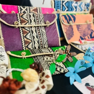 Only 1 day left before we enjoy handmade designs with Pasifika Makers Markets and the Western Sydney Fashion Festival! 
Our final stall holder in the line-up is Vuvale Treasures. The Fijian word ‘vuvale’ translates to ‘family’ in English, so at Vuvale Treasures their vision is to bring a part of Fiji into Australian homes. Their products include Masi/Tapa jewellery, clutch bags, handwoven mat baskets and so much more. There is something for everyone, all items are Fijian-made and support families back home in Fiji. 
See tomorrow from 1 pm! 
Markets: 1 pm to 6 pm, free entry 
WE'VE weaving Workshop: 2 pm to 5 pm, drop in and free 
Fashion show: 6 pm to 8 pm, book for $10 plus booking fees 
@blacktowncitycouncil @maketi_moana @vuvaletreasures_au 
#BlacktownArts #BlacktownCityCouncil #Markets #Stalls #Pasifika  --- 
Image: Vuvale Designs, courtesy of artist  ID: Image showcases handmade clutch bags by the artist